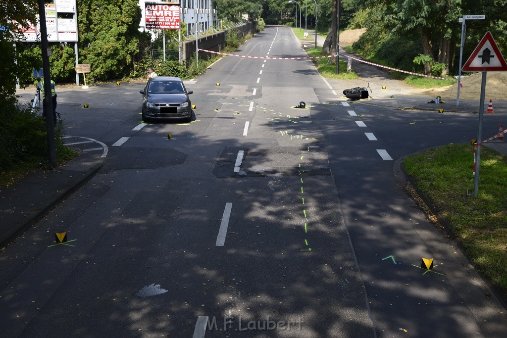 Schwerer Krad PKW Unfall Koeln Muelheim Am Springborn Cottbuserstr P115.JPG - Miklos Laubert